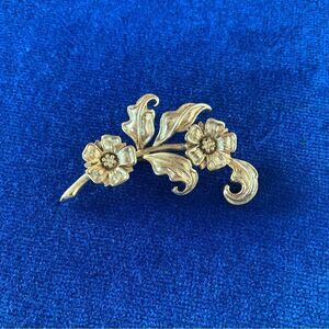 Vintage Anne Klein Gold Floral Leaf Brooch